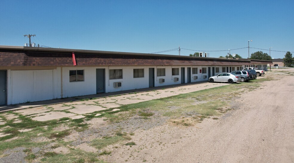 More Photos Of 1202 Castle Rock St, Quinter Hotel For Sale