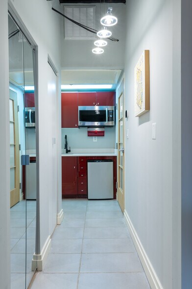 More Photos Of 3145 Mount Vernon Ave, Alexandria Office For Sale
