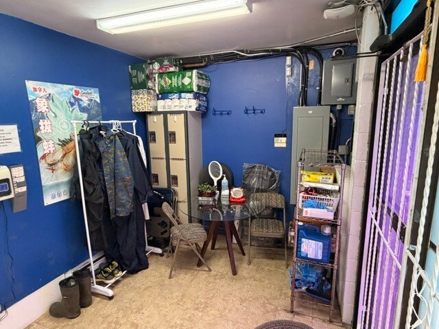 More Photos Of 8851 Beckwith Rd, Richmond Light Manufacturing For Sale
