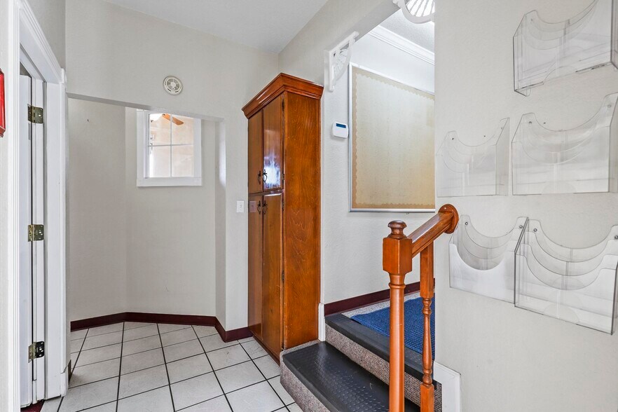 More Photos Of 145 NW Ellison St, Burleson Freestanding For Sale