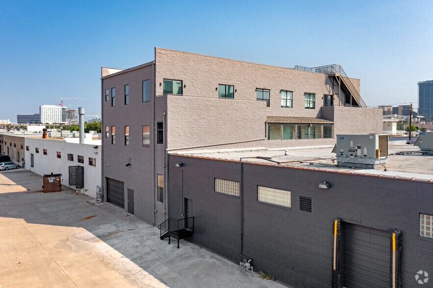 More Photos Of 1303 Dragon St, Dallas Storefront Retail Residential For Sale