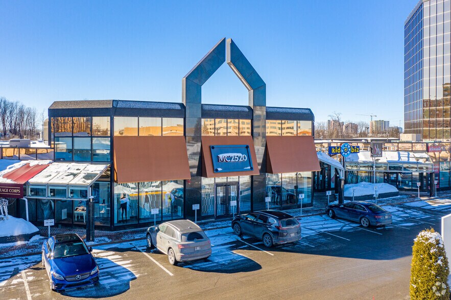 More Photos Of 2500 Boul Daniel-Johnson, Laval Office For Lease