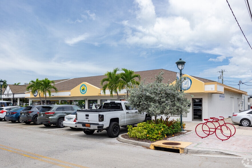 More Photos Of 975-997 3rd Ave N, Naples Storefront For Lease