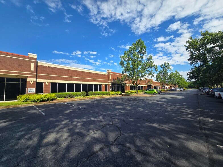 Primary Photo Of 10700 Abbotts Bridge Rd, Johns Creek General Retail For Lease