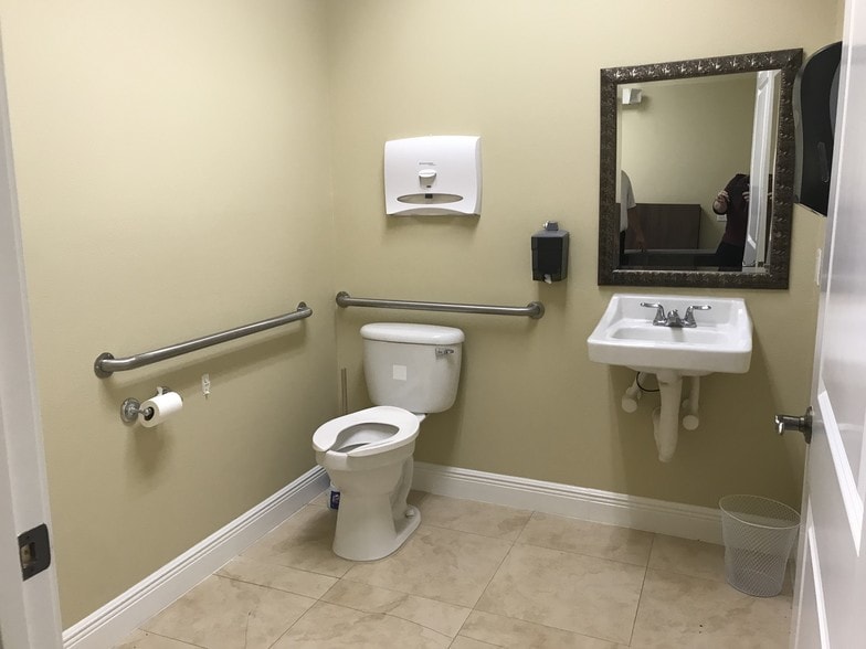 More Photos Of 6143 S Orange Blossom Trl, Orlando Loft Creative Space For Sale