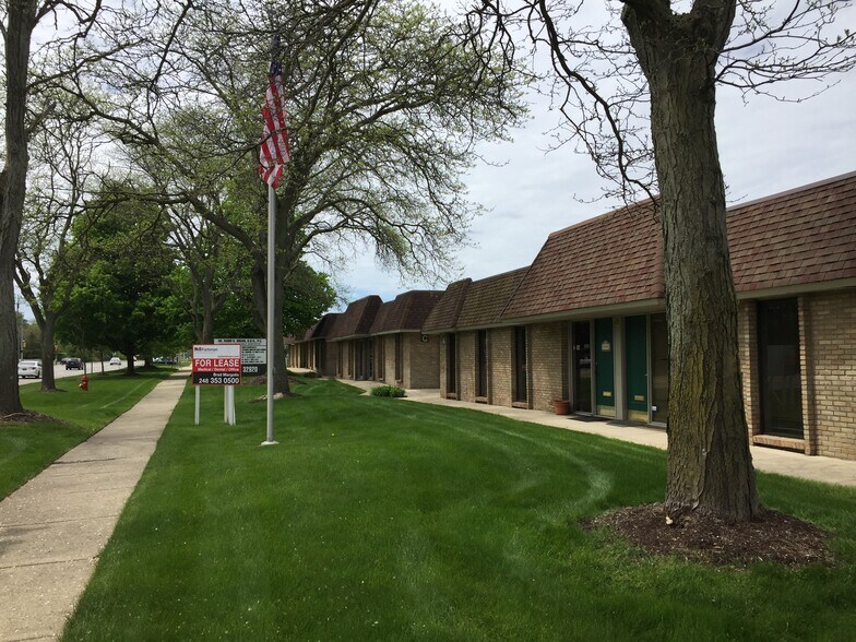 Primary Photo Of 32910 W 13 Mile Rd, Farmington Hills Medical For Sale