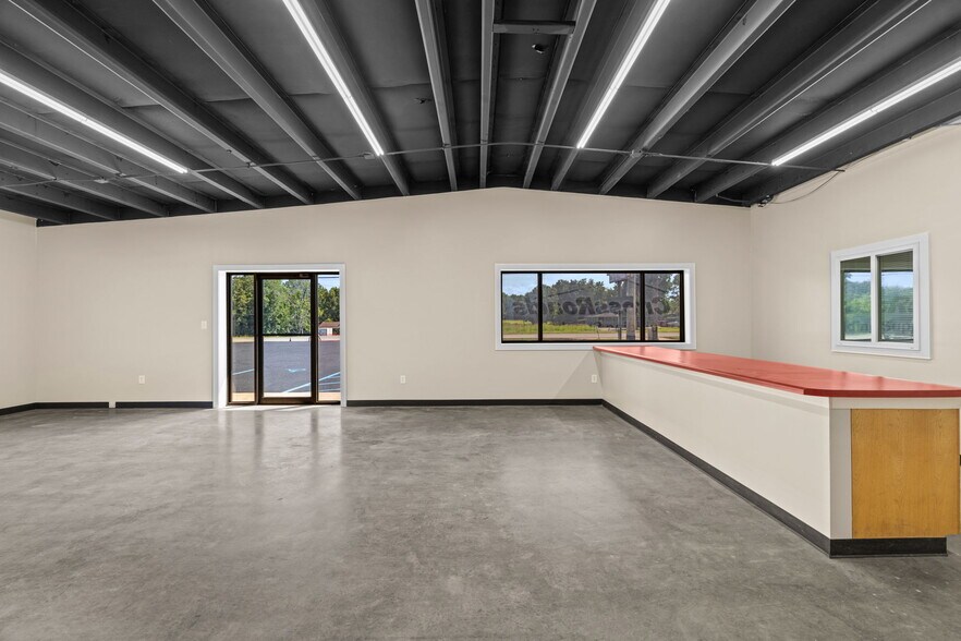 More Photos Of 10063 US-72, Rogersville Warehouse For Sale