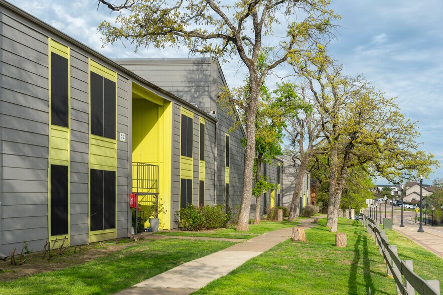 More Photos Of 3902 College Main, Bryan Apartments For Sale