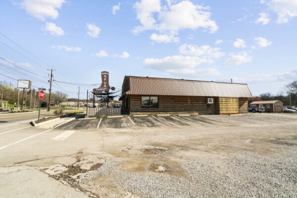 More Photos Of 601 N 1st St, Pulaski Restaurant For Sale