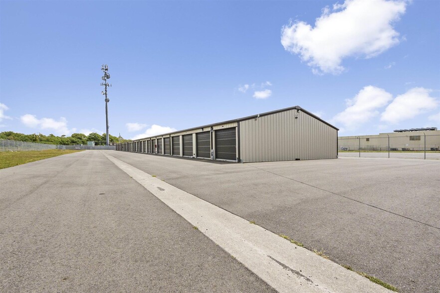 More Photos Of 1621 5th St, Crescent City Self Storage For Sale