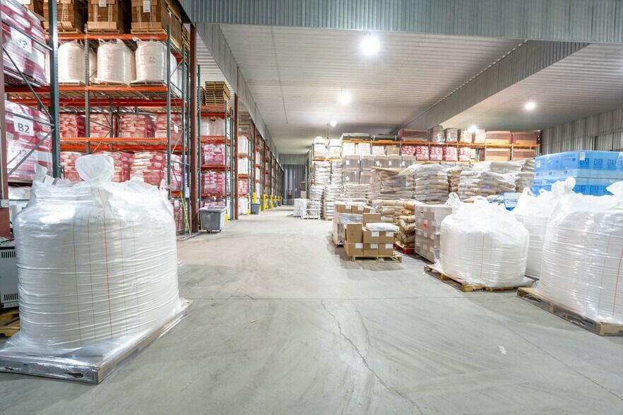 More Photos Of 225 Lawton Ave, Hereford Manufacturing For Sale