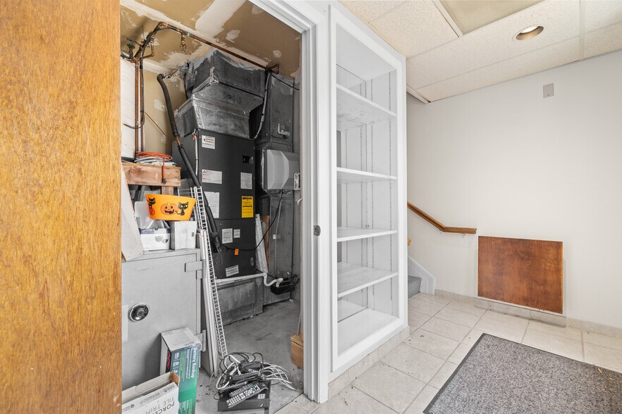 More Photos Of 5875-5881 Allentown Rd, Suitland Office For Sale