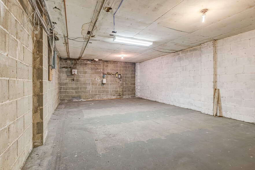 More Photos Of 3000 Bloor St W, Toronto Storefront For Sale