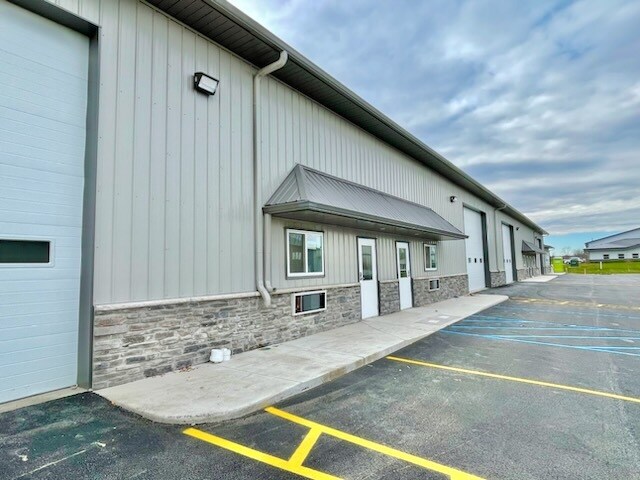 More Photos Of 8215 Taney Pl, Merrillville Warehouse For Lease