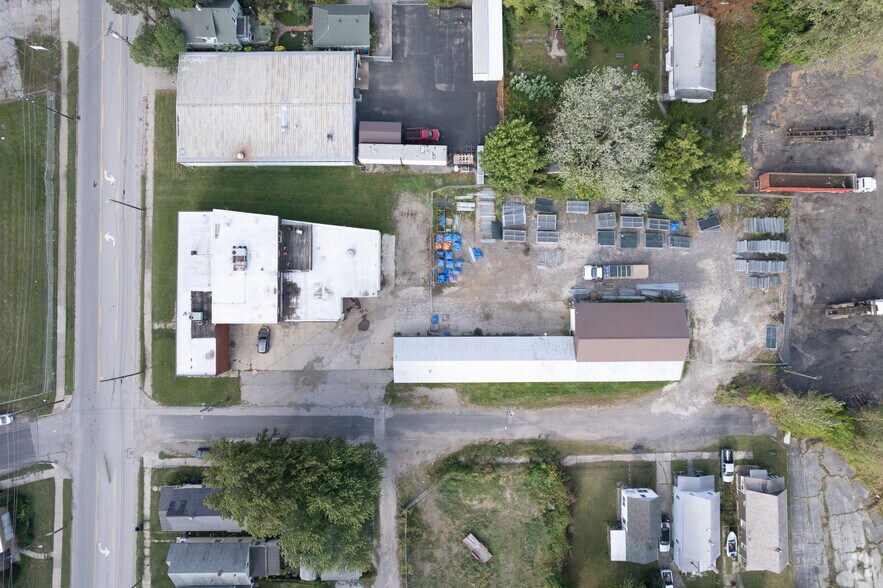 More Photos Of 38 W Sylvania Ave, Toledo Warehouse For Lease