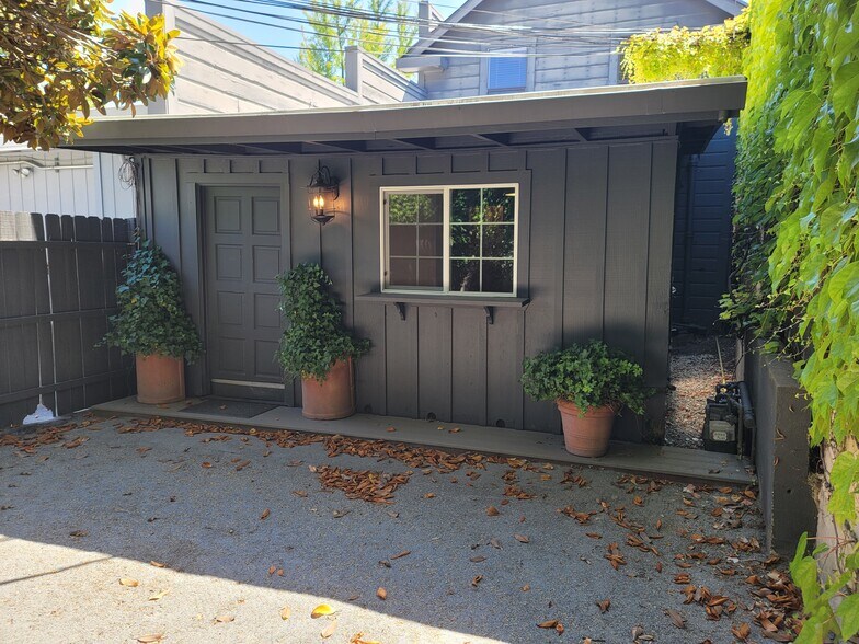 More Photos Of 457 Healdsburg Ave, Healdsburg Freestanding For Lease