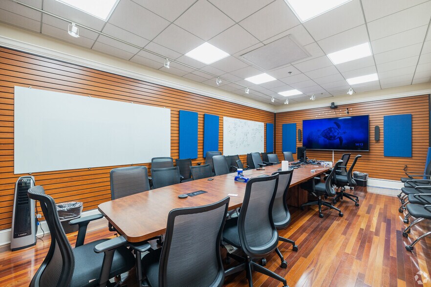 More Photos Of 5935 Rivers Ave, North Charleston Showroom For Lease