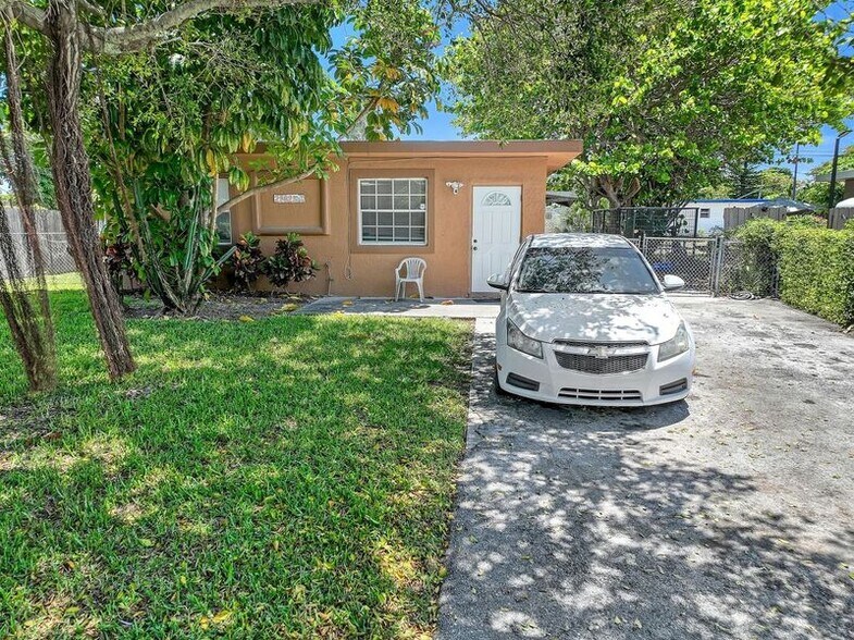More Photos Of , Pompano Beach Flex For Sale