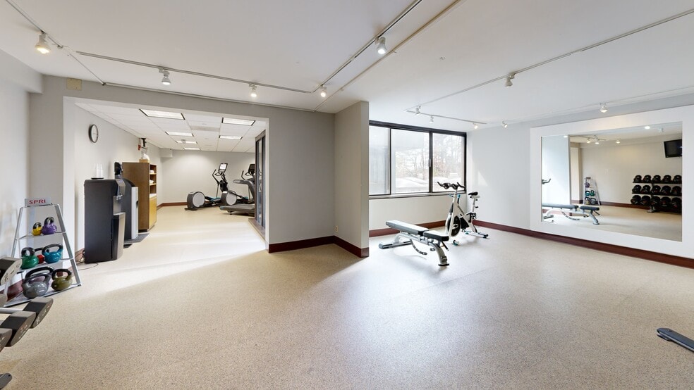 More Photos Of 2055 S Park Pl SE, Atlanta Hotel For Sale