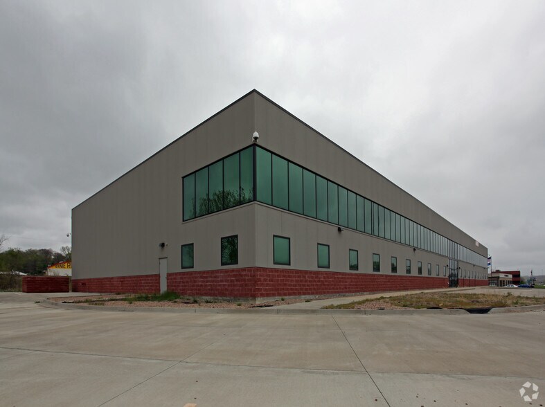 More Photos Of 6850 W 47th Ter, Shawnee Mission Warehouse For Lease