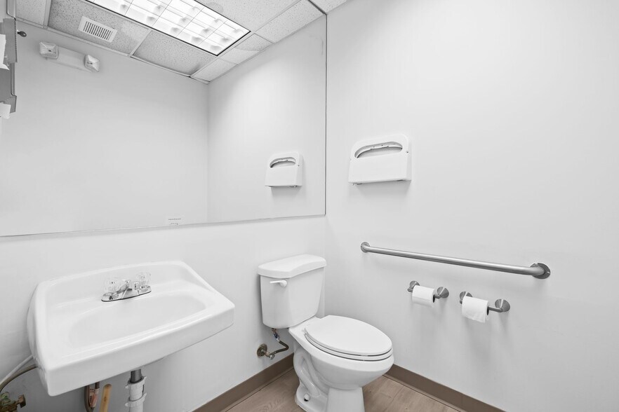 More Photos Of 3333 W Commercial Blvd, Fort Lauderdale Medical For Sale