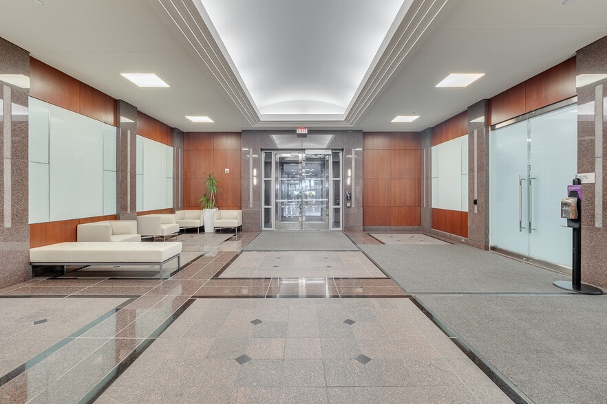 More Photos Of 919 Hidden Ridge Dr, Irving Office For Lease