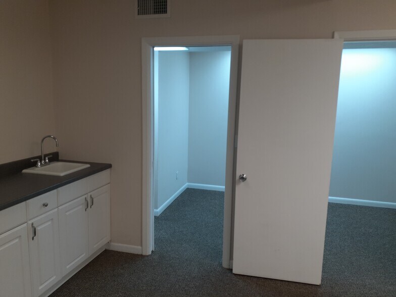 More Photos Of 7120-7190 Seminole Blvd, Seminole Office For Lease