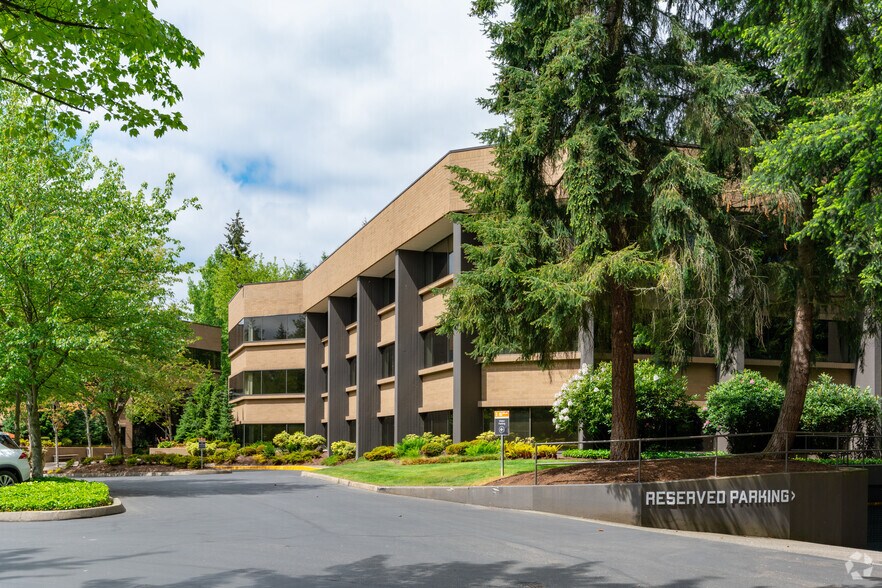 More Photos Of 11808 Northup Way, Bellevue Coworking Space