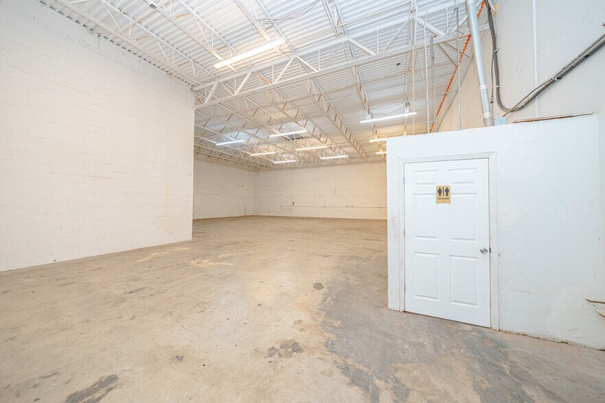 More Photos Of 1959 Dr Martin Luther King Jr Blvd, Pompano Beach Warehouse For Lease