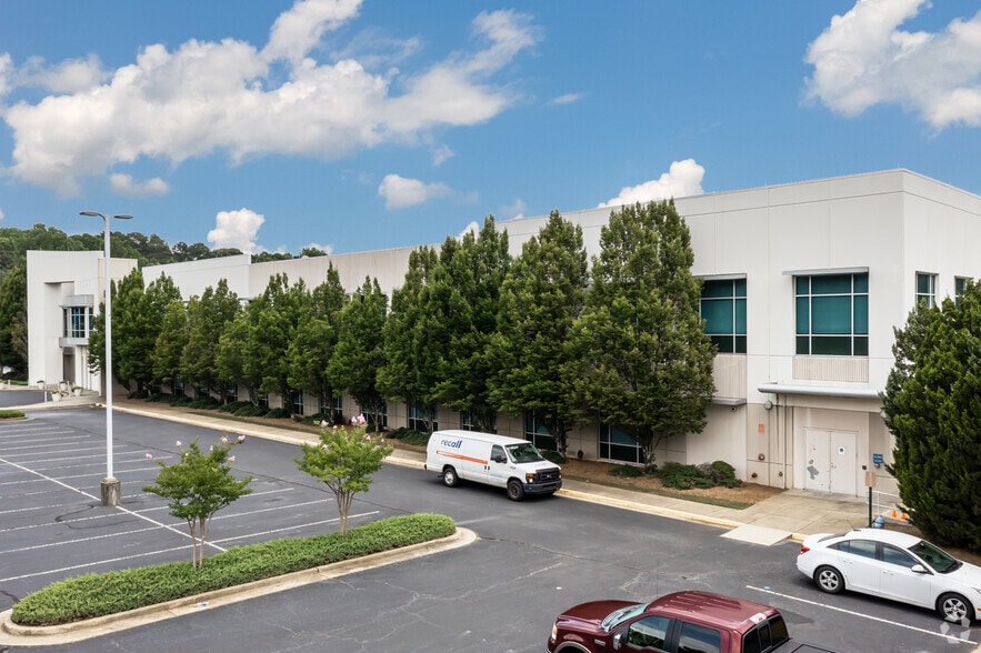 More Photos Of 5600 United Dr, Smyrna Industrial For Lease