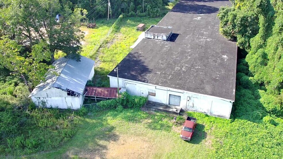 More Photos Of 222 Pecan St, Evergreen Warehouse For Sale