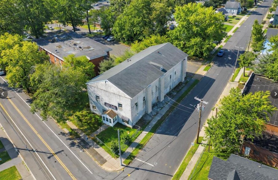 Primary Photo Of 500 Burritt St, New Britain Light Distribution For Sale