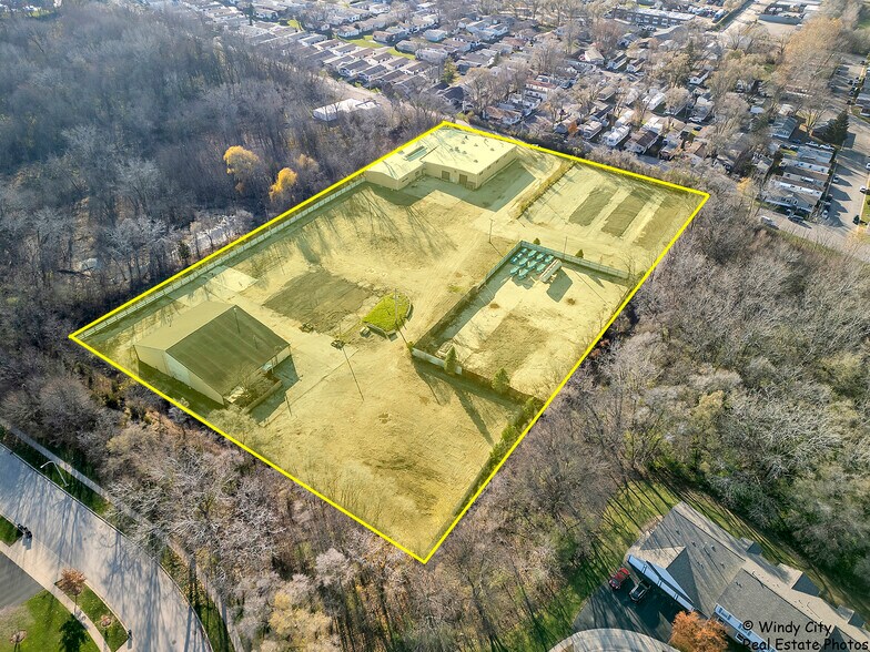 More Photos Of 301 Ramona Ave, Elgin Warehouse For Sale