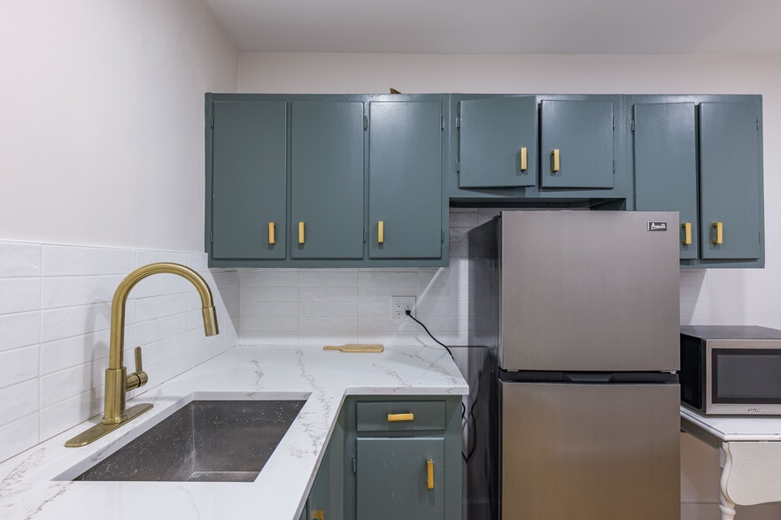 More Photos Of 1685 Lower Roswell Rd, Marietta Medical For Lease