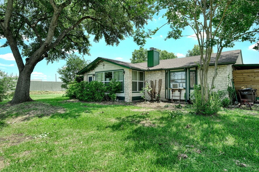 More Photos Of 11 Applegate Cir, Round Rock Distribution For Lease