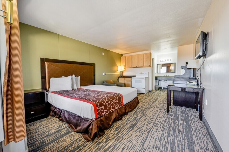 More Photos Of 5090 Buffalo Creek Rd, Elm Creek Hotel For Sale