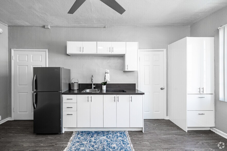 More Photos Of 5640 Santa Monica Blvd, Los Angeles Apartments For Sale