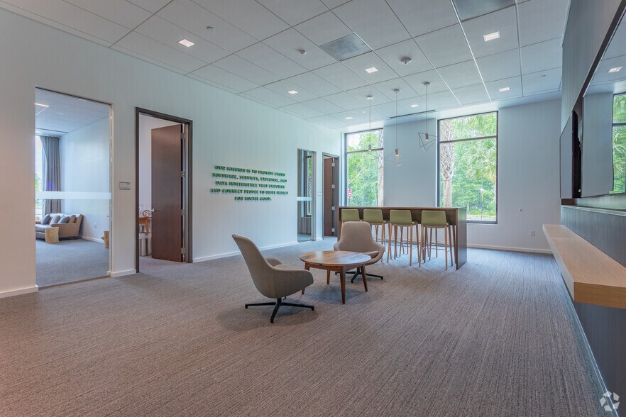 More Photos Of 65 Fairchild St, Charleston Office For Lease
