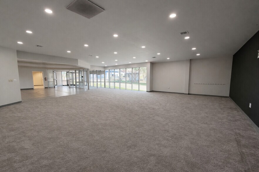 More Photos Of 100 W Guilford St, Thomasville Office For Lease