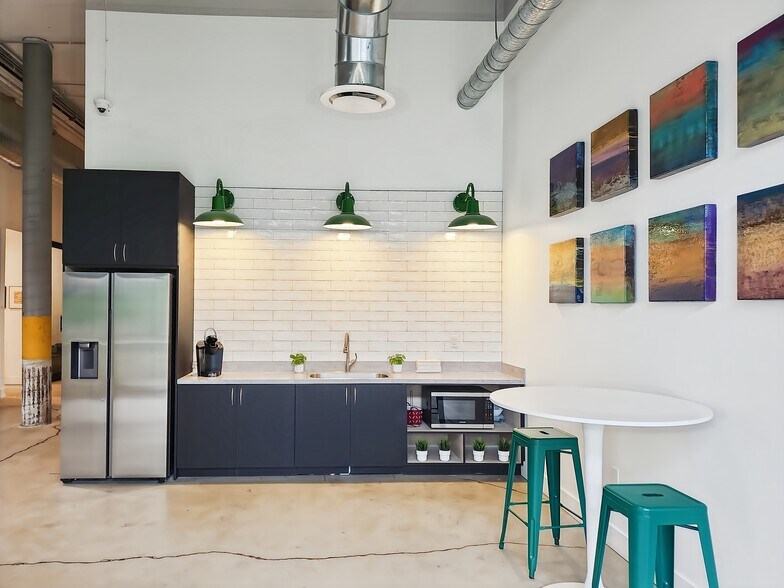 More Photos Of 1505 Dennis St, Jacksonville Coworking Space