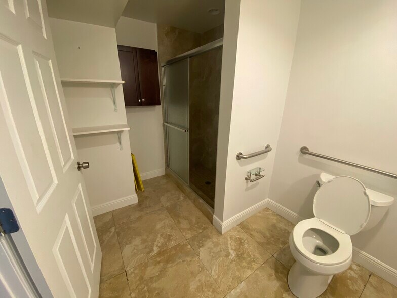 More Photos Of 4101 NW 3rd Ct, Plantation Medical For Lease