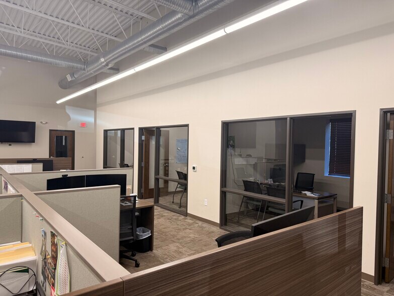 More Photos Of 725 E Main St, Westfield Light Manufacturing For Sale