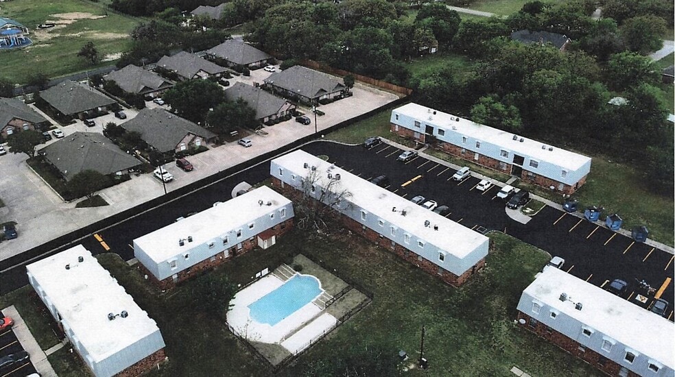 Primary Photo Of 1121 Jameson St, Weatherford Apartments For Sale