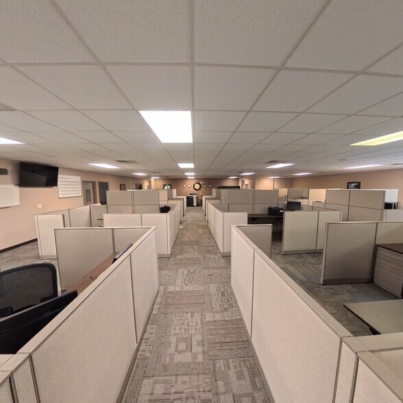 More Photos Of 200 Pine Brook Pl, Orwigsburg Office For Sale