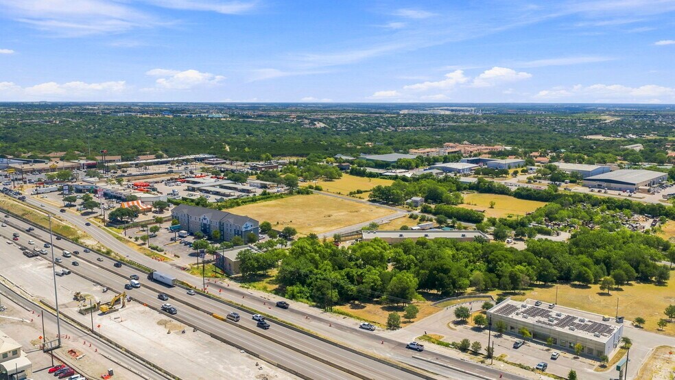 More Photos Of 11055 N IH-35, Austin Storefront For Lease