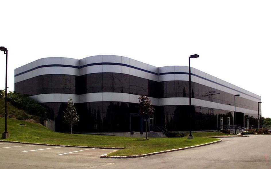 More Photos Of 12 Skyline Dr, Hawthorne Office For Lease