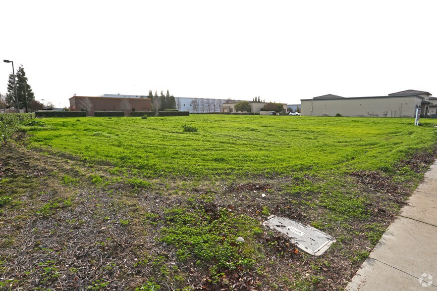 More Photos Of 550 Lyell Dr, Modesto Land For Lease
