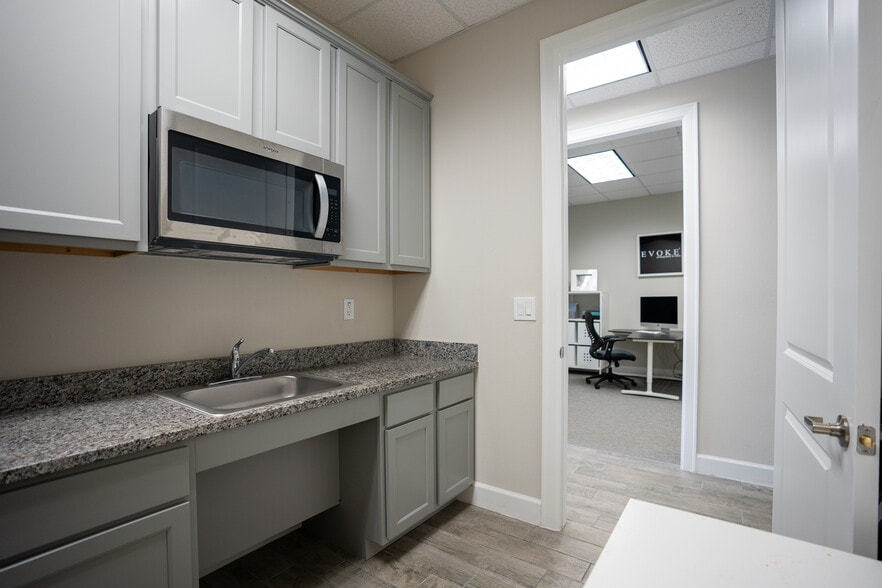 More Photos Of 830 Julie Rivers Dr, Sugar Land Office For Sale