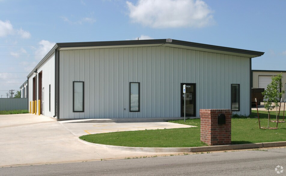 More Photos Of 7424 NW 84th St, Oklahoma City Manufacturing For Lease