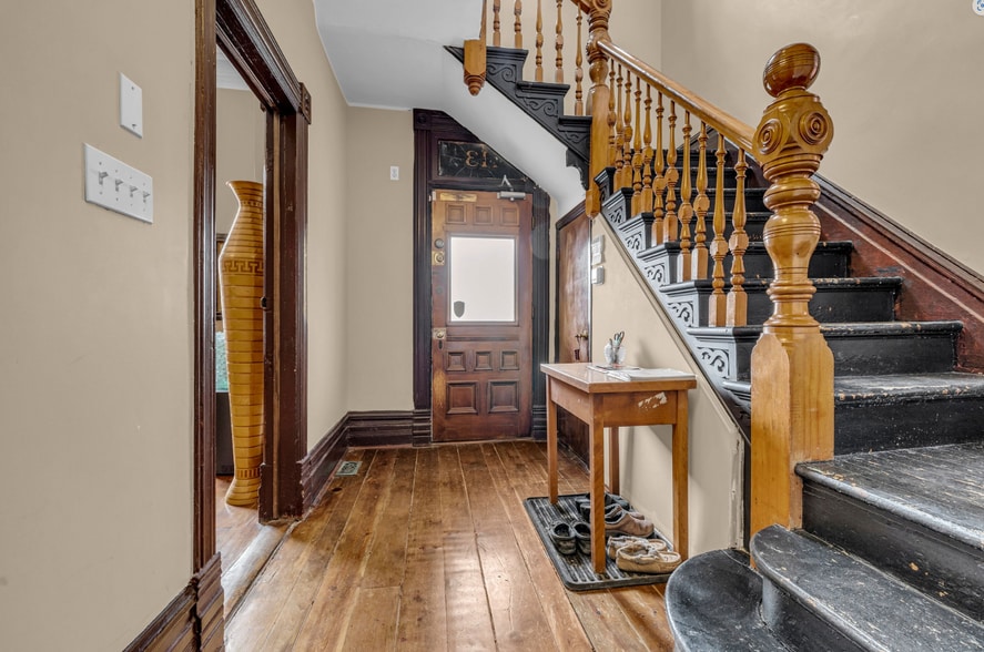 More Photos Of 113 Murray St, Ottawa Office For Sale